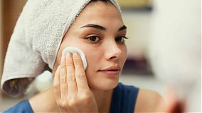 Bad Habits That Can Cause Pimples/Acne